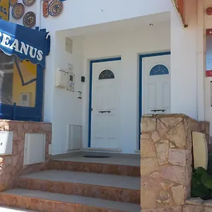  Habitación en casa particular Oceanus With Private Kitchen, Bathroom And Terrace 300m From The Portugal